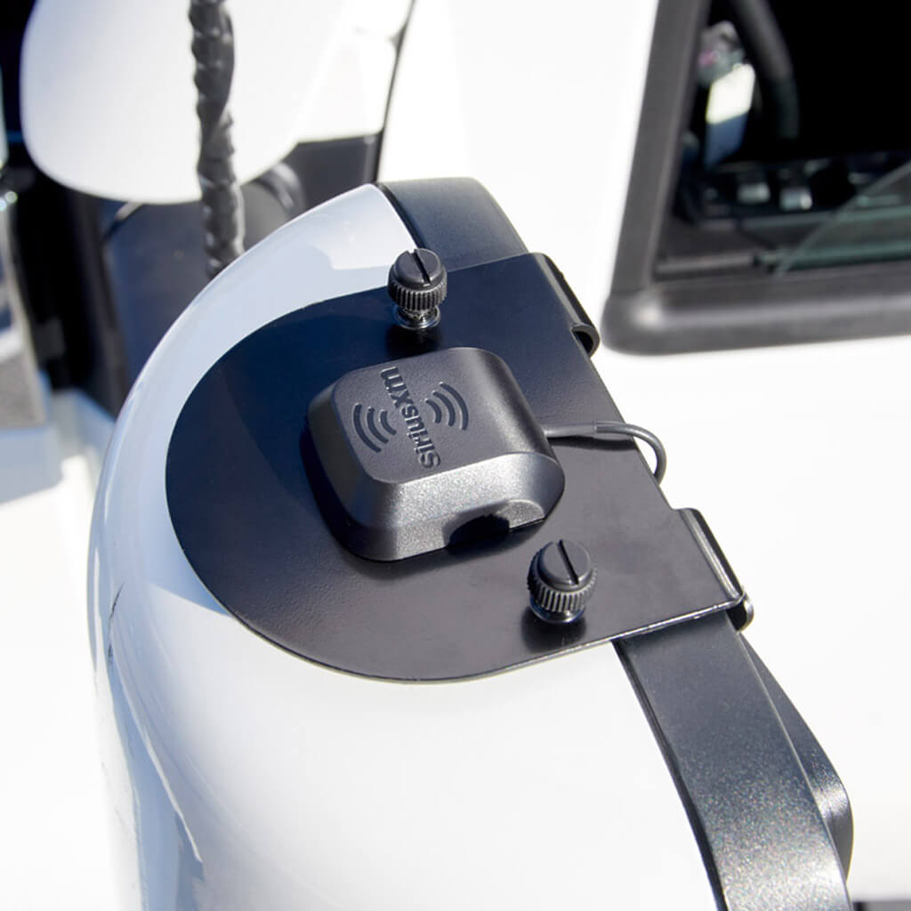 Magnetic SiriusXM antenna mounted on Aero mirror mounting bracket