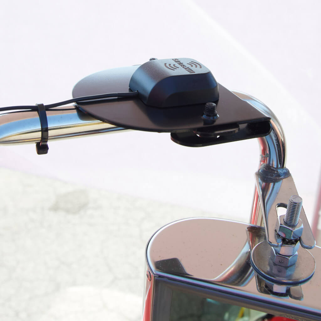 SiriusXM Satellite Radio Magnetic antenna on truck mirror arm