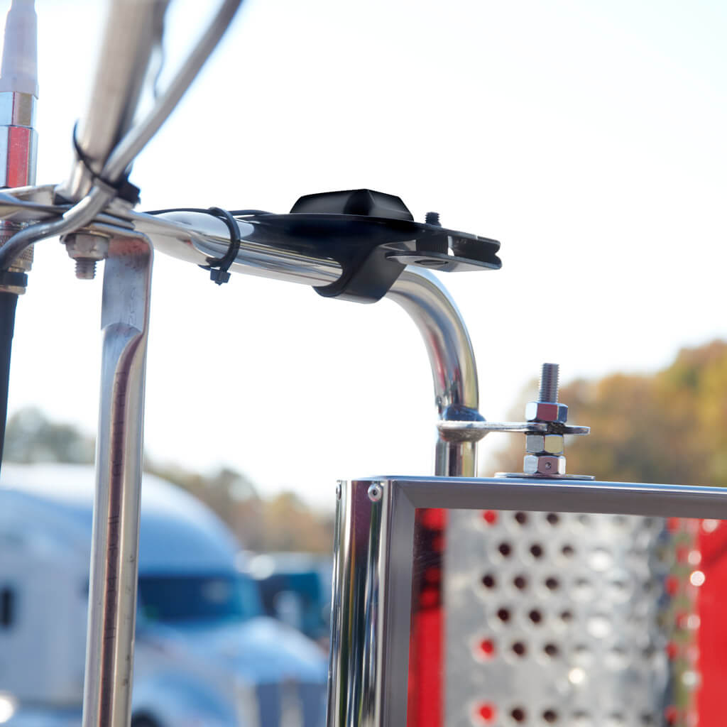 SiriusXM Aero style mirror mount